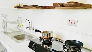 Stovetop, electric kettle, cookware/dishes/utensils