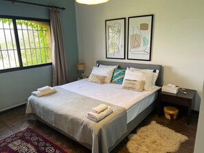 5 chambres, fer et planche à repasser, Wi-Fi, draps fournis