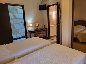 2 soverom, strykejern/-brett, reiseseng for barn og wi-fi (inkludert)