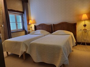 2 bedrooms, iron/ironing board, travel cot, free WiFi - Le Plessis-Lepage "L'Atelier" **** Calm-Space-Green at Azay-le-Rideau (Azay-le-Rideau)