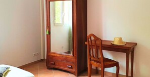 2 bedrooms, iron/ironing board, WiFi, bed sheets - A Casa Apa (Pietrosella)
