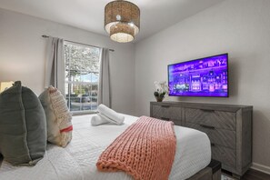 3 室のベッドルーム、アイロン / アイロン台、WiFi、ベッドシーツ