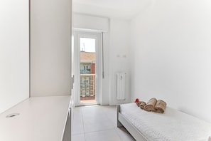 2 bedrooms, iron/ironing board, free WiFi