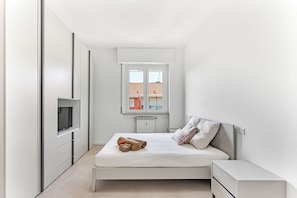 2 bedrooms, iron/ironing board, free WiFi