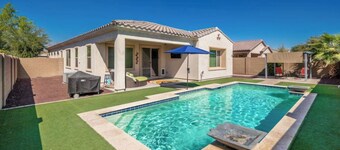 Spacious 4-bedroom house with Pool, WiFi and AC in brilliant Buckeye