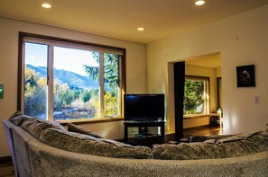 Chalet, 3 Bedrooms, Smoking, Fireplace | Living room