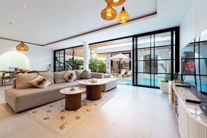 Flat-screen TV - Villa Janoor by GORO (Seminyak)