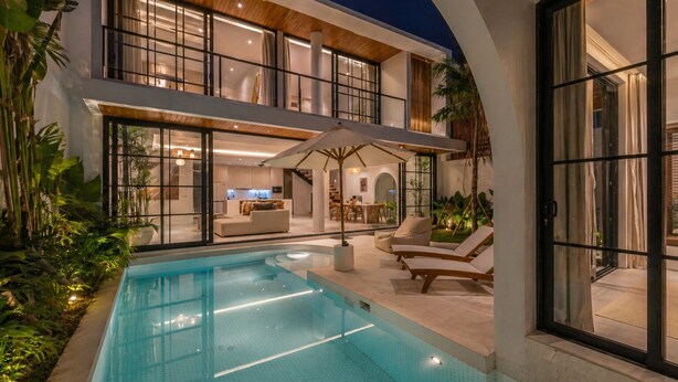 A modern house with a swimming pool, outdoor seating, and large windows. - Villa Janoor by GORO (Keroboken Kelod)