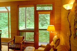 Apartment, 2 Bedrooms, Smoking, Fireplace | Living room