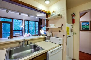 Apartamento, 2 habitaciones, fumadores, balcón | Cocina privada