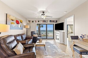 テレビ、書庫、プリンター