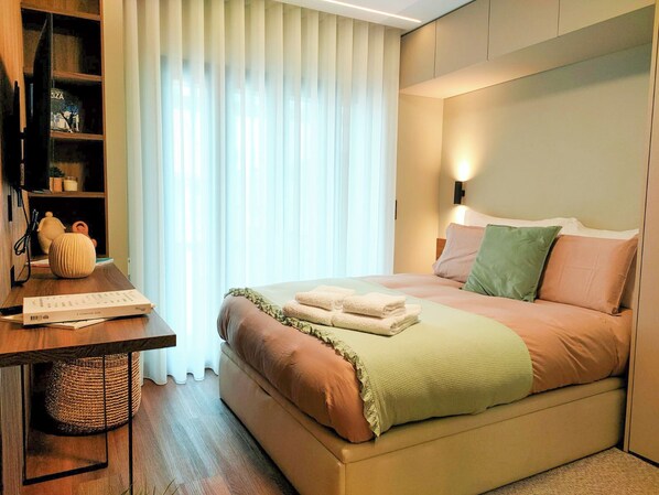 Free WiFi, bed sheets