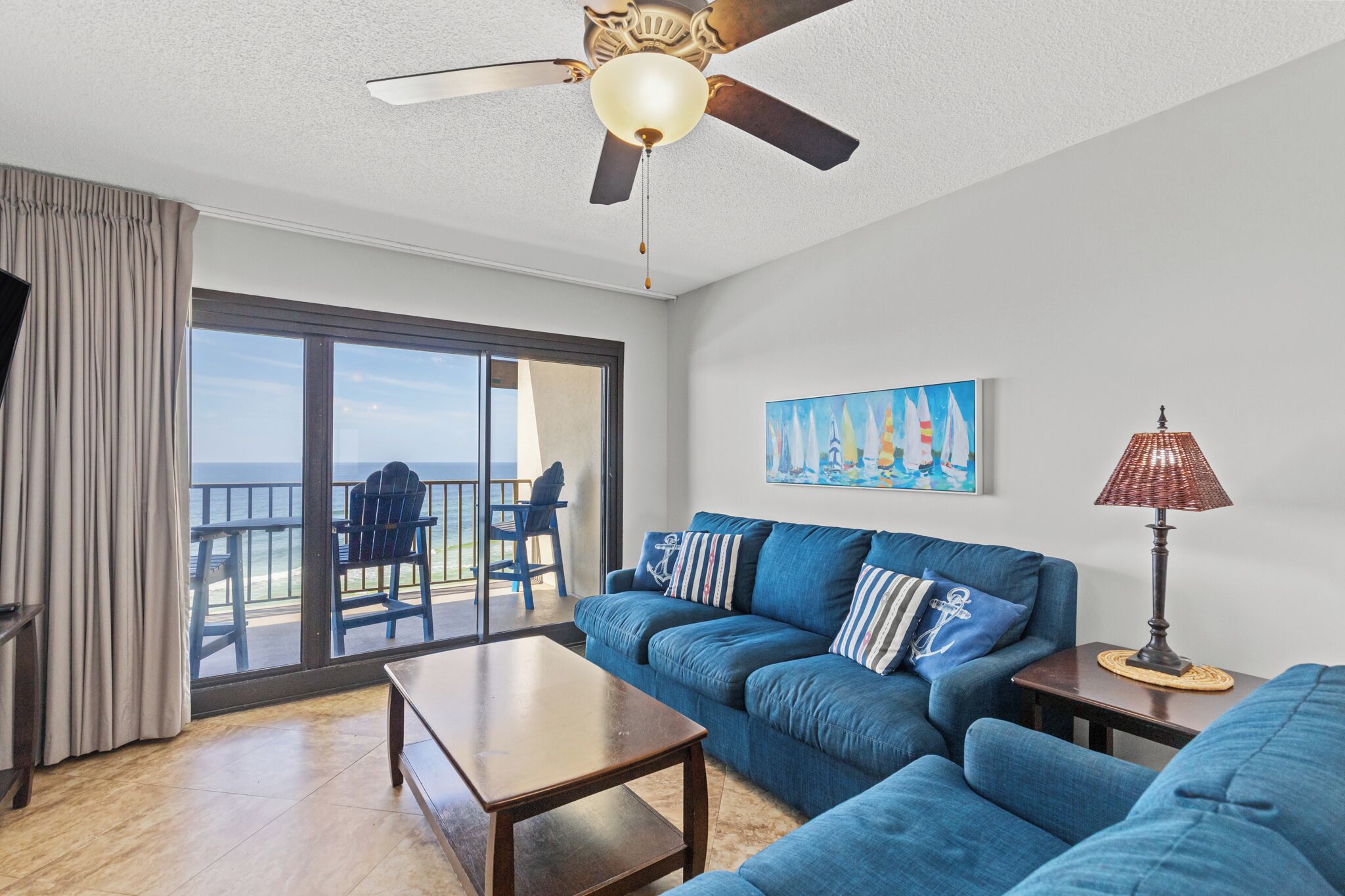 Een smart-tv en een dvd-speler