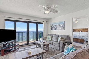 Een smart-tv en een dvd-speler