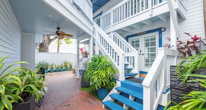 Birds of a Feather at Custom House Inn | Perfect Spot On Duval!