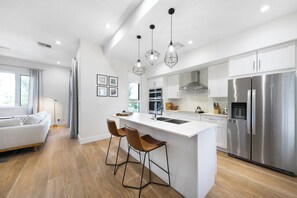 Fridge, microwave, oven, stovetop - 2BR Luxury Modern Condo: Baha Mar, Beach & Pool - Gated Community (Nassau)