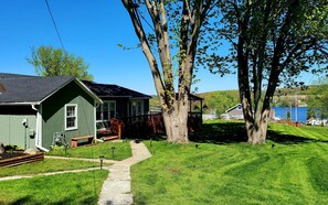 Property grounds - Charming 3-bedroom house on Waneta Lake, central to all Finger lakes (Hammondsport)