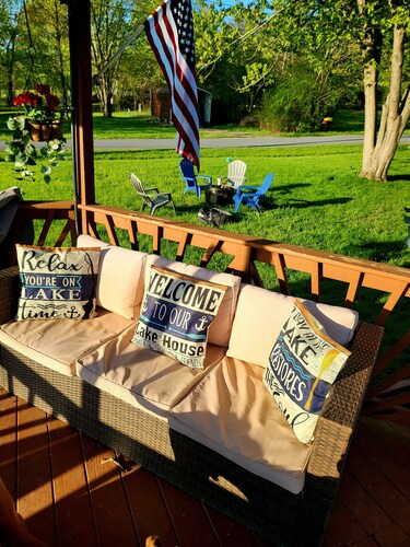 Charming 3-bedroom house on Waneta Lake, central to all Finger lakes 