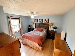 3 chambres, fer et planche à repasser, Wi-Fi gratuit, draps fournis