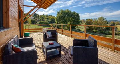 Chalet Kozy in Périgord Noir, comfort and zenitude in the shade of tall trees