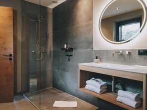Luxury Condo, Mountain View | Bathroom - Apartment Alpinero 405 by we rent (Piesendorf)