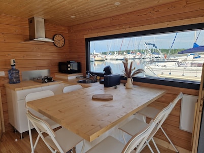 Panoramic electric boat, sail on the Lac du Der without a license. Nemours