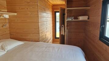 2 bedrooms, Internet, bed sheets