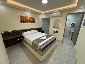 Deluxe Double Room | Free WiFi, bed sheets