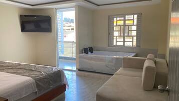 Royal Double Room | Free WiFi, bed sheets