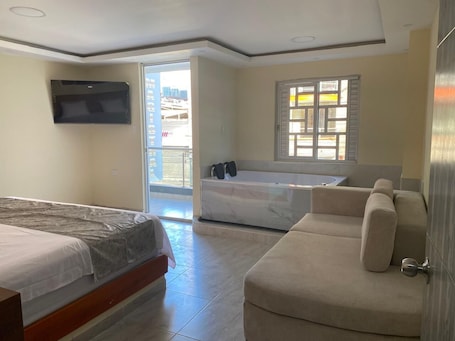 Royal Double Room | Free WiFi, bed sheets. HOTEL MAGISTRAL SUITER
