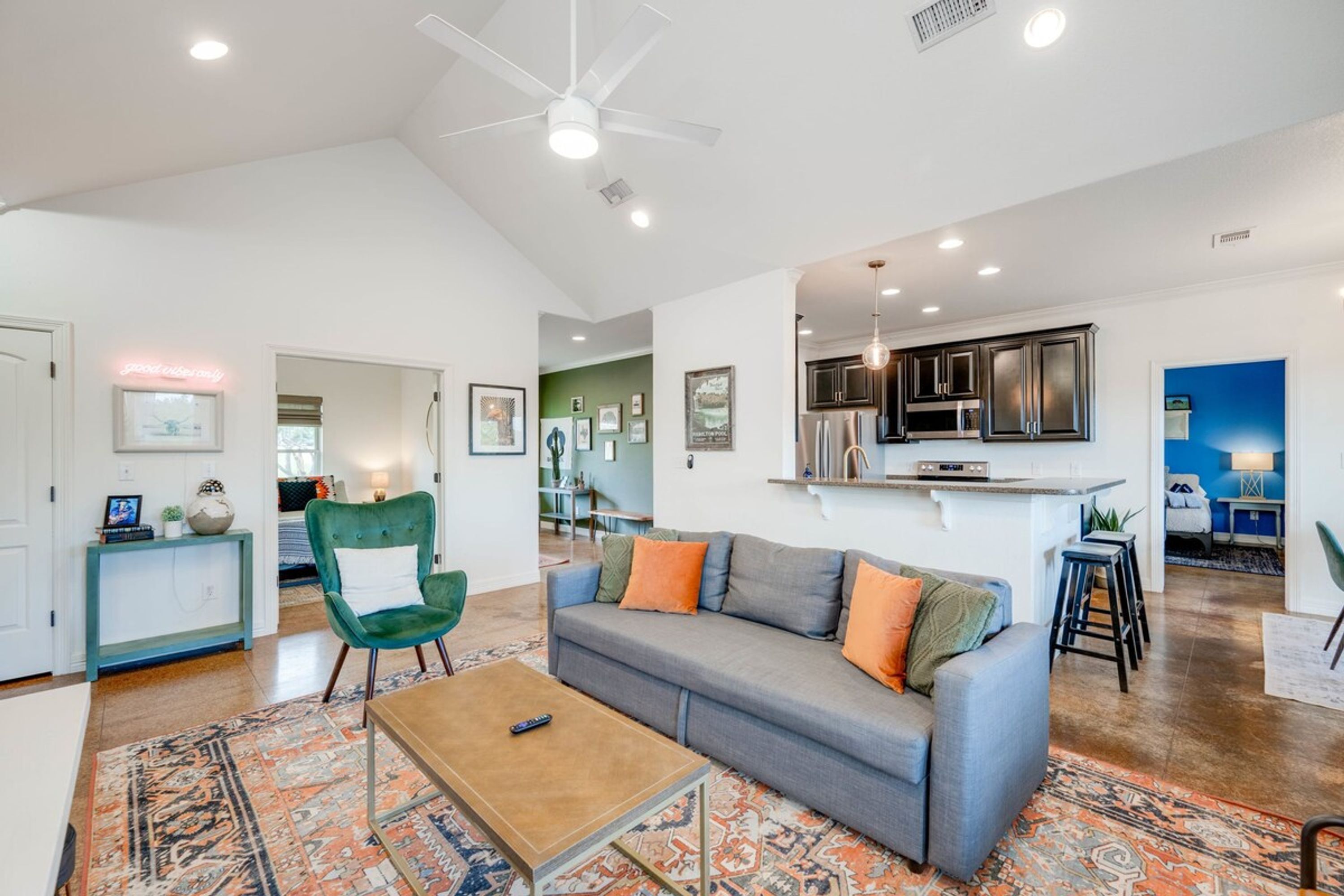 5 habitaciones y acceso a internet 