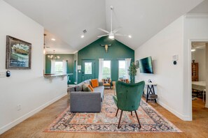 House | 5 bedrooms, Internet - 4 2 Firepit hot tub Scenic Views L2 EV Charger (Dripping Springs)