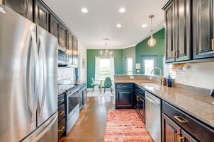 House | 5 bedrooms, Internet