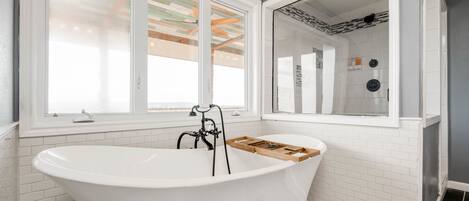 House, Accessible, Smoking | 6 bedrooms, desk, Internet
