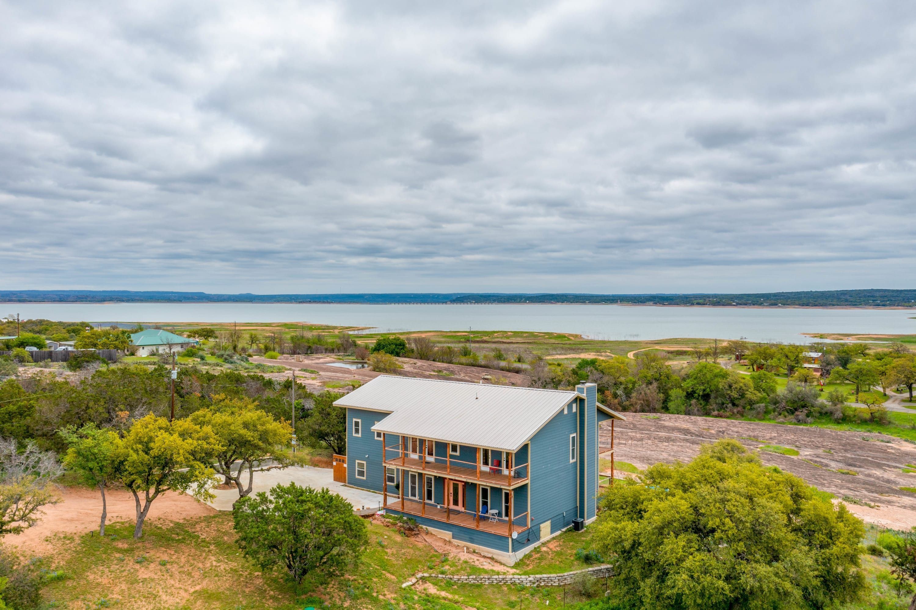 Casa, con acceso para personas discapacitadas, para fumadores | 6 habitaciones, escritorio y internet 