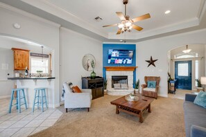 House | 4 bedrooms, Internet - 4bed 3bath Close2a M Santa s Wonderland Hospital L2 EV (College Station)