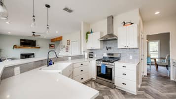 House | 5 bedrooms, Internet
