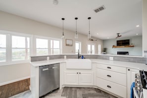 House | 5 bedrooms, Internet