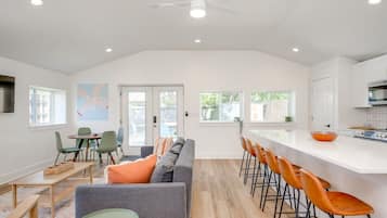 House | 3 bedrooms, desk, Internet