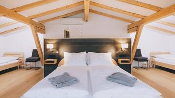 Superior Chalet, Mountain View | 3 bedrooms, blackout drapes, soundproofing, iron/ironing board