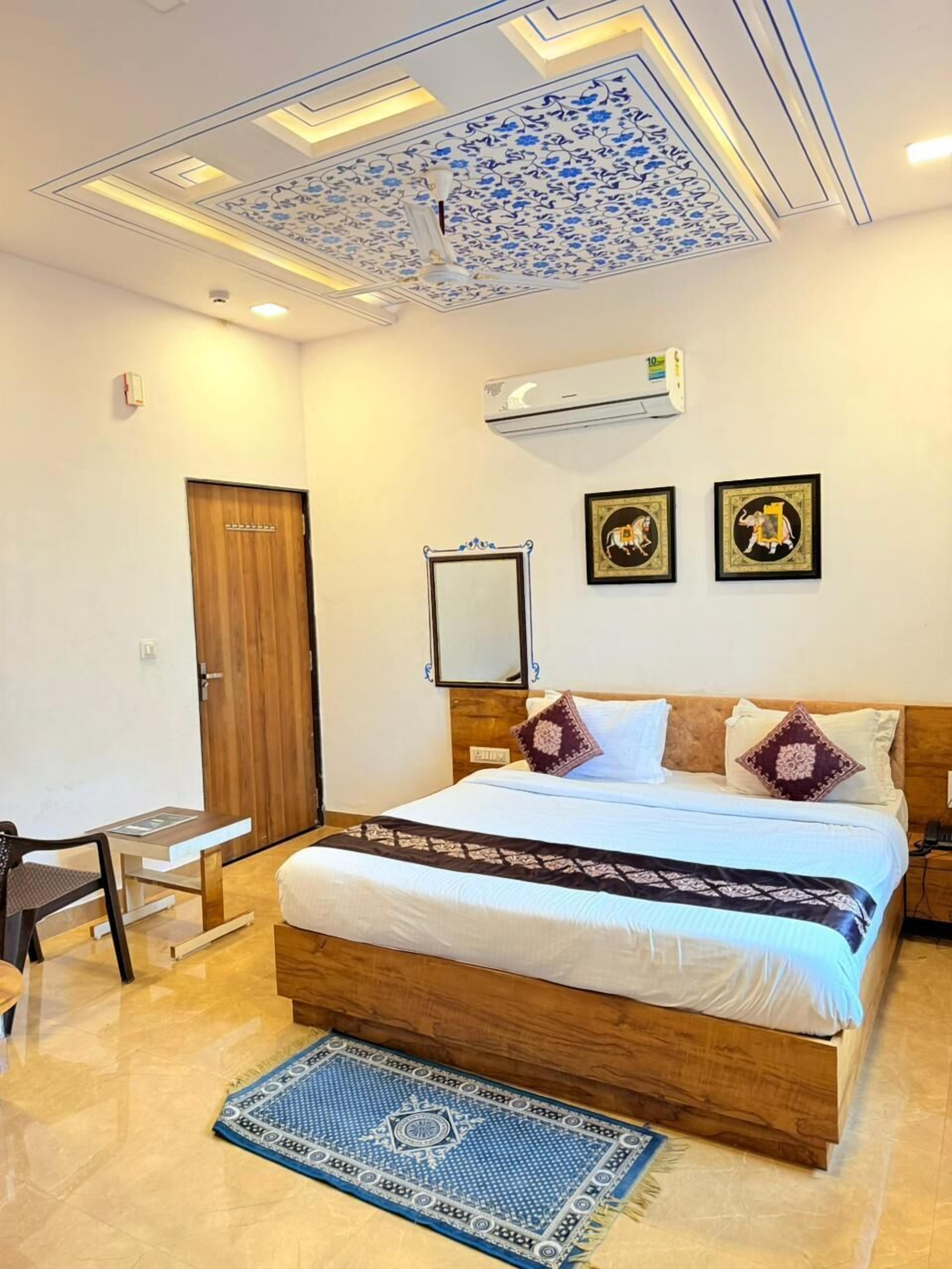 Quarto superior | Quartos à prova de som, Wi-Fi de cortesia, roupa de cama