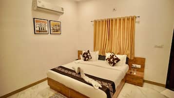 Deluxe Double Room, City View | Soundproofing, free WiFi