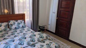 2 bedrooms, iron/ironing board, WiFi, bed sheets - Take it easy at this 2-bedroom apartment and tranquil getaway with WiFi. (Arusha)