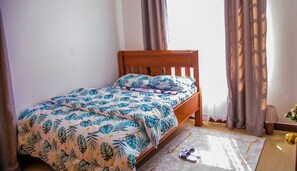 2 bedrooms, iron/ironing board, WiFi, bed sheets