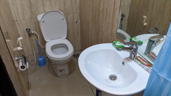 Toallas, jabón, papel higiénico