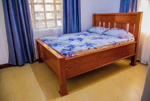 2 habitaciones, tabla de planchar con plancha, wifi y ropa de cama