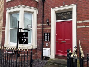 Exterior - The Lansbury - Whitby (Whitby)