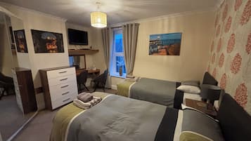 Standard Twin Room | Individually decorated, individually furnished, desk, iron/ironing board