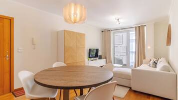 Comfort Apartment, Balcony, Mountain View | Living area