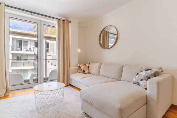 Comfort Apartment, Balcony, Mountain View | Living area